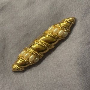 Richelieu wide bar type brooch EUC bright Goldtone with faux pearl embellishment